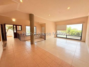 Casa en renta con 4 Hab, 3 Baños en Loma Dorada, Queretaro, Mexico.