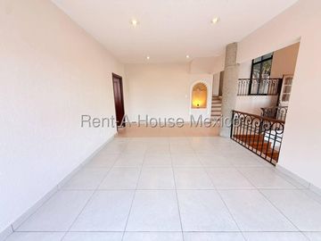 Casa en renta con 4 Hab, 3 Baños en Loma Dorada, Queretaro, Mexico.
