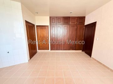Casa en renta con 4 Hab, 3 Baños en Loma Dorada, Queretaro, Mexico.
