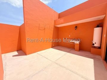 Casa en renta con 4 Hab, 3 Baños en Loma Dorada, Queretaro, Mexico.