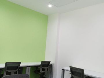 OFICINA EQUIPADA EN RENTA EN LEON, GUANAJUATO EDIFICIO PUERTA BAJIO - SERVICIOS INCLUIDOS