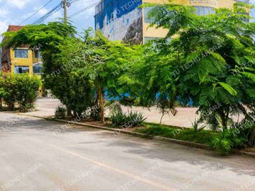 VENDO TERRENO A 2 CUADRAS DE LA AV UNIVERSITARIA.
