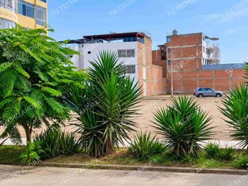 VENDO TERRENO A 2 CUADRAS DE LA AV UNIVERSITARIA.