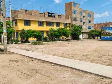 VENDO TERRENO A 2 CUADRAS DE LA AV UNIVERSITARIA.