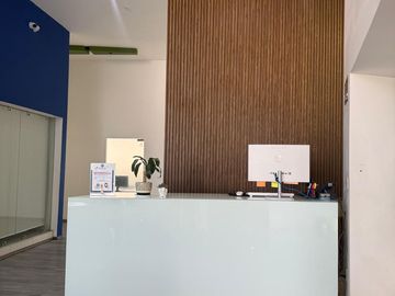 OFICINA EQUIPADA EN RENTA EN SAN LUIS POTOSI EDIFICIO ILEVA - SERVICIOS INCLUIDOS