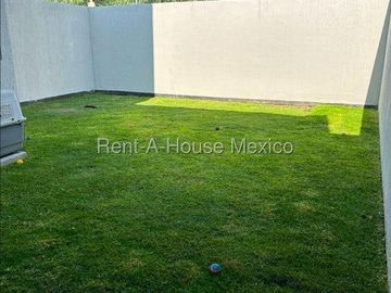 Rento casa en dsitrito sophia cerca de antea 3 recamaras 4 baños 2 autos y amplio jardin