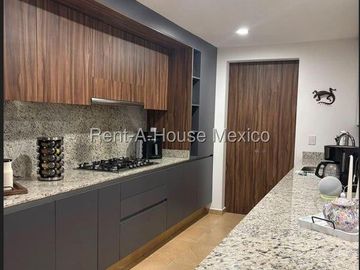 Rento casa en dsitrito sophia cerca de antea 3 recamaras 4 baños 2 autos y amplio jardin