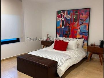 Rento casa en dsitrito sophia cerca de antea 3 recamaras 4 baños 2 autos y amplio jardin
