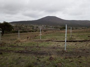 TERRENO EN VENTA EN SANTA TERESA HUIMILPAN QUERETARO PARA INVERSION Y USO MIXTO CERCA DEL CENTRO CIVICO
