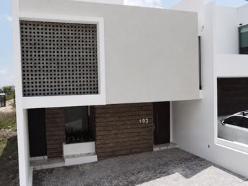 CASA EN VENTA EN LOMALTA TRES MARIAS