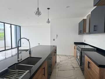 CASA EN VENTA EN LOMALTA TRES MARIAS