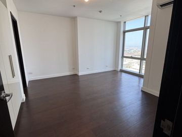 For Lease! 2 Bedroom + 2.5 Toilet & Bath at West Gallery Place, Taguig City - BGC