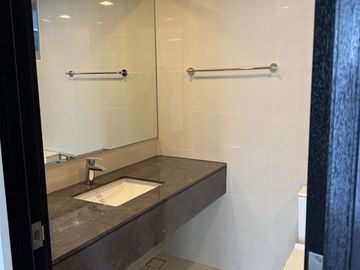 For Lease! 2 Bedroom + 2.5 Toilet & Bath at West Gallery Place, Taguig City - BGC