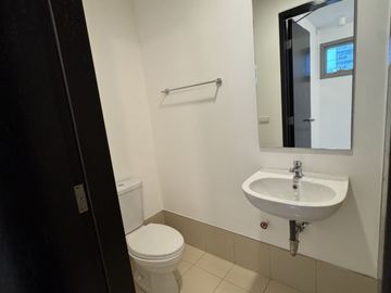 For Lease! 2 Bedroom + 2.5 Toilet & Bath at West Gallery Place, Taguig City - BGC