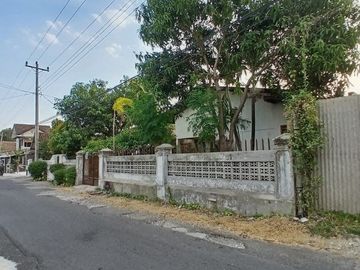 tanah pekarangan bonus bangunan di deresan gejayan cocok untuk kantor atau kost atau hunian