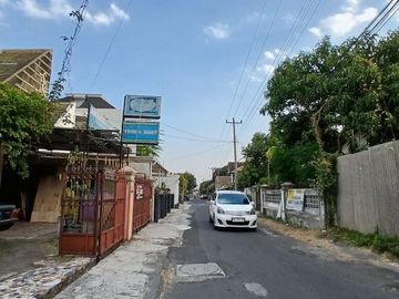 tanah pekarangan bonus bangunan di deresan gejayan cocok untuk kantor atau kost atau hunian