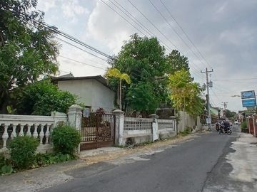 tanah pekarangan bonus bangunan di deresan gejayan cocok untuk kantor atau kost atau hunian