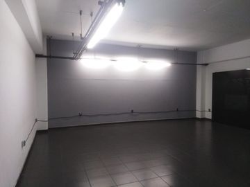 BODEGA EN RENTA ENTRE AV. VALLARTA E INGLATERRA