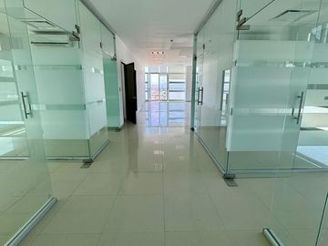Oficina en Renta en Torre CS9800, Centro Sur, Querétaro - 136 m²