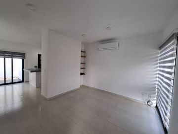 SE RENTA CASA EN CANCUN RESIDENCIAL MADEROS 3 REC 2.5 BAÑOS ALBERCA, GIMNASIO, SEGURIDAD