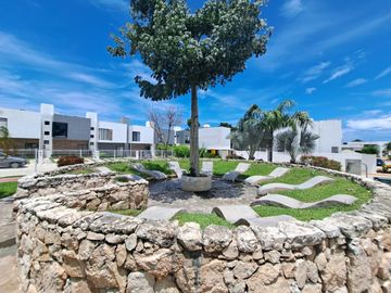 SE RENTA CASA EN CANCUN RESIDENCIAL MADEROS 3 REC 2.5 BAÑOS ALBERCA, GIMNASIO, SEGURIDAD