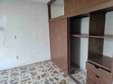 LINDA CASA SOLA EN CUERNAVACA (Av. Diez de Abril)