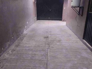 LINDA CASA SOLA EN CUERNAVACA (Av. Diez de Abril)