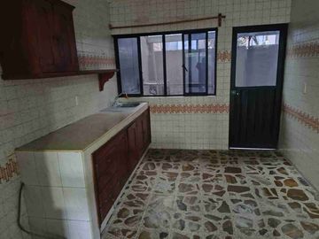 LINDA CASA SOLA EN CUERNAVACA (Av. Diez de Abril)