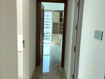 For Sale: Unfurnished 96.6 sqm 2BR w/ Parking at 8 Forbestown Road, Taguig City