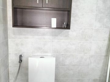 For Sale: Unfurnished 96.6 sqm 2BR w/ Parking at 8 Forbestown Road, Taguig City