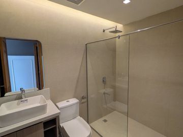 Filinvest East, Tropics 2 – BRAND NEW Residential House for Sale 6 Bedrooms