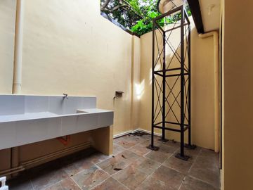 19M- 4 STOREY TOWNHOUSE w/ 3 BEDROOMS PLUS BUILT IN CLOSET, FOR SALE IN CULIAT QUEZON CITY
