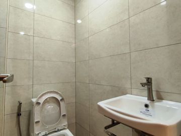 19M- 4 STOREY TOWNHOUSE w/ 3 BEDROOMS PLUS BUILT IN CLOSET, FOR SALE IN CULIAT QUEZON CITY