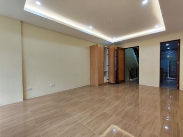 19M- 4 STOREY TOWNHOUSE w/ 3 BEDROOMS PLUS BUILT IN CLOSET, FOR SALE IN CULIAT QUEZON CITY