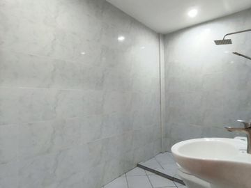 19M- 4 STOREY TOWNHOUSE w/ 3 BEDROOMS PLUS BUILT IN CLOSET, FOR SALE IN CULIAT QUEZON CITY