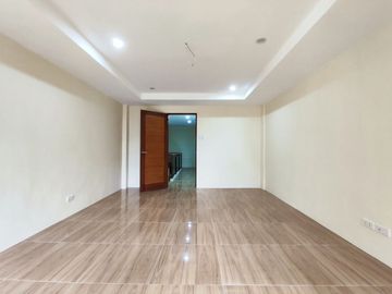 19M- 4 STOREY TOWNHOUSE w/ 3 BEDROOMS PLUS BUILT IN CLOSET, FOR SALE IN CULIAT QUEZON CITY