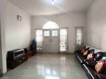 DISEWAKAN RUMAH UKURAN BESAR ROME PIK