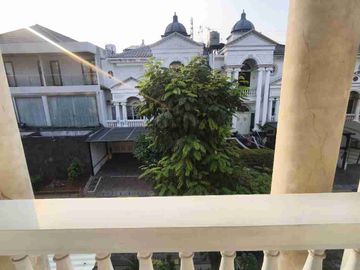 DISEWAKAN RUMAH UKURAN BESAR ROME PIK