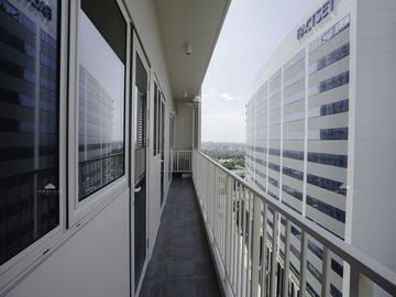 The Park Mckinley West Condominium for Sale 2BR 2Bedroom at Fort Bonifacio, Taguig City