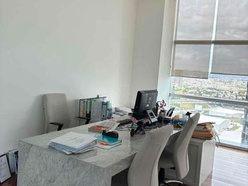 Piso de Oficinas con 9 privados y 2 salas de juntas