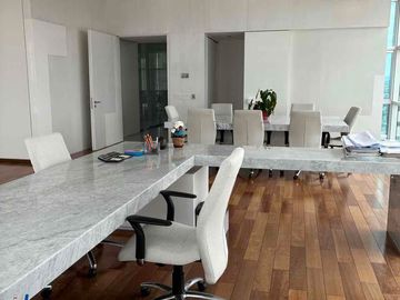 Piso de Oficinas con 9 privados y 2 salas de juntas