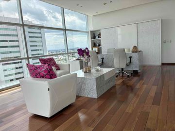 Piso de Oficinas con 9 privados y 2 salas de juntas