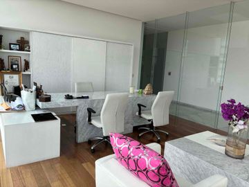Piso de Oficinas con 9 privados y 2 salas de juntas