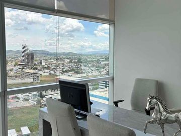 Piso de Oficinas con 9 privados y 2 salas de juntas