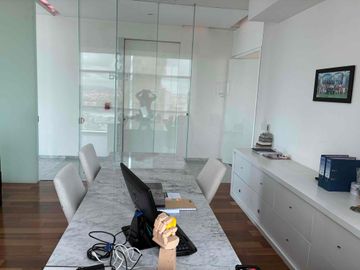Piso de Oficinas con 9 privados y 2 salas de juntas