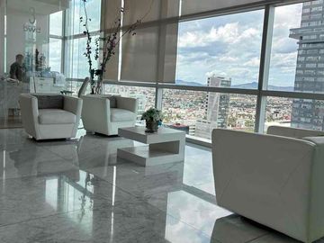 Piso de Oficinas con 9 privados y 2 salas de juntas
