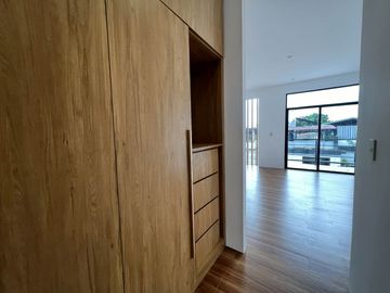 26M- 3 STOREY TOWNHOUSE w/ 4 BEDROOMS PLUS BALCONY, FOR SALE IN PROJECT 2, QUEZON CITY
