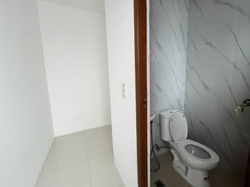 26M- 3 STOREY TOWNHOUSE w/ 4 BEDROOMS PLUS BALCONY, FOR SALE IN PROJECT 2, QUEZON CITY