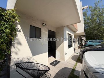 VENTA CASA RINCONES DEL MARQUES, TERRENO EXCEDENTE, 3 RECAMARAS 3 BAÑOS.