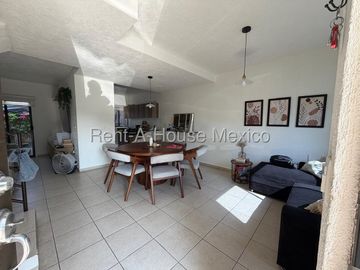 VENTA CASA RINCONES DEL MARQUES, TERRENO EXCEDENTE, 3 RECAMARAS 3 BAÑOS.